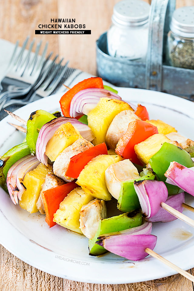 This Hawaiian Chicken Kabob Recipe is amazing! Super delicious and on the skinny side. livelaughrowe.com