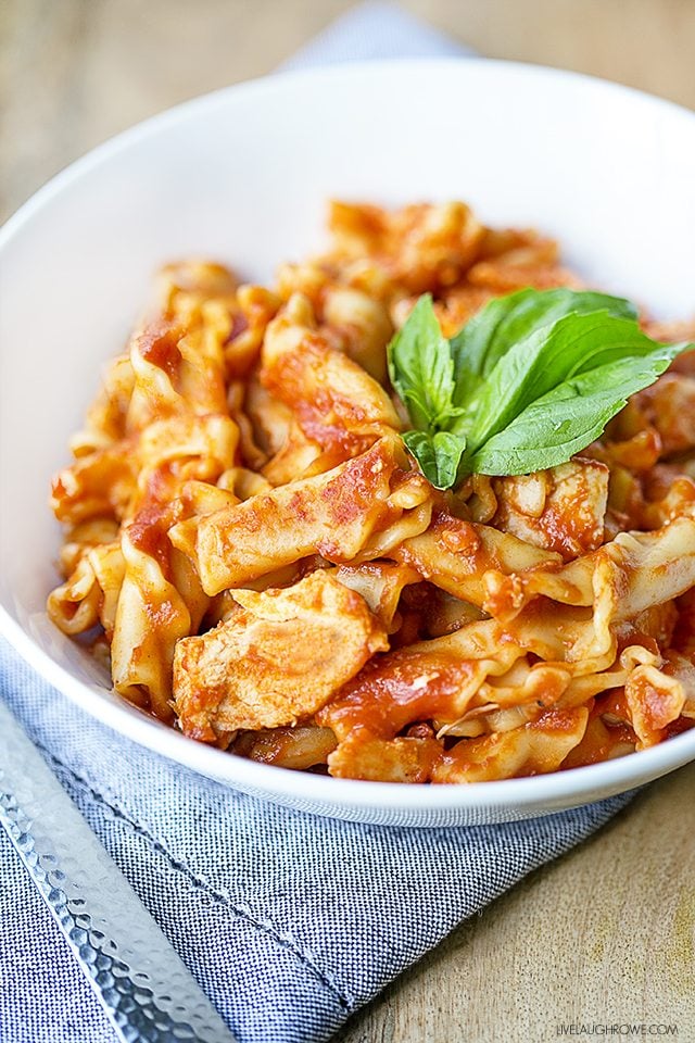 Fantastic and easy pressure cooker recipe! This 20 minute Frozen Chicken Pasta is a must-try. livelaughrowe.com