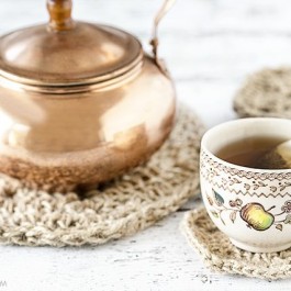 Rustic crochet jute coasters and trivets. Perfectly simplistic, yet beautiful! livelaughrowe.com