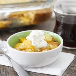 Extend your family dinner time with this delicious 3-Ingredient Peach Dump Cake. www.livelaughrowe.com