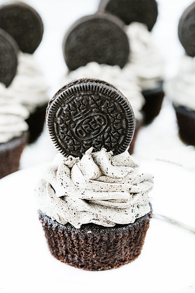 Oreo Cupcakes with Cookies and Cream Frosting - Live Laugh Rowe