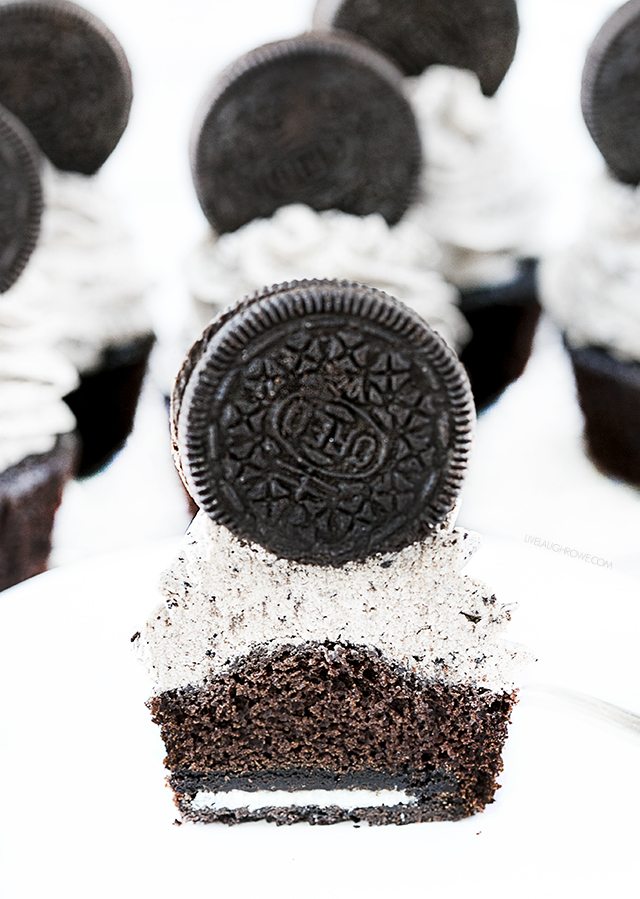 These Oreo Cupcakes with Cookies and Cream Frosting will not disappoint -- each cupcake contains TWO Oreos. It's a chocolate lovers dream. livelaughrowe.com