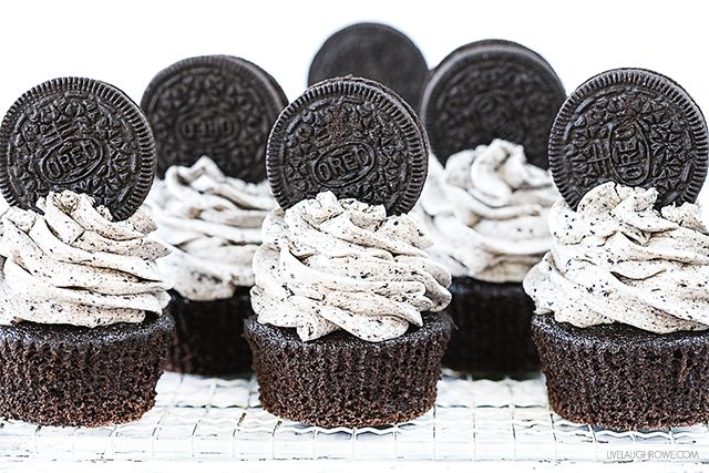 These Oreo Cupcakes with Cookies and Cream Frosting will not disappoint -- each cupcake contains TWO Oreos. It's a chocolate lovers dream. livelaughrowe.com