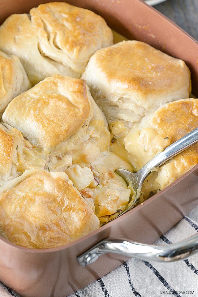Simple one-pot Chicken Pot Pie, makes for a perfect family dinner. livelaughrowe.com
