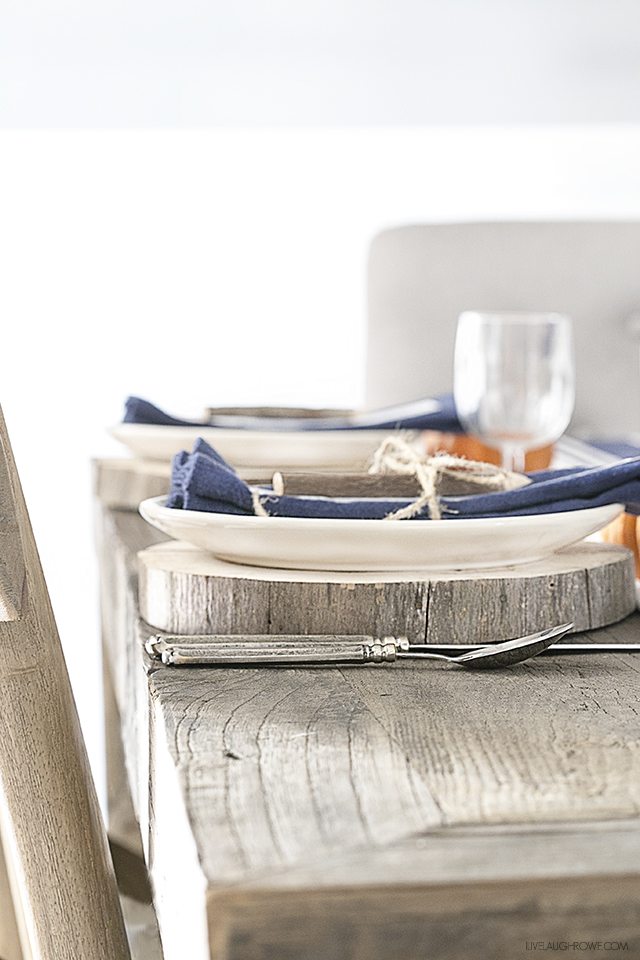 Loving this dining room and the rustic fall tablescape!