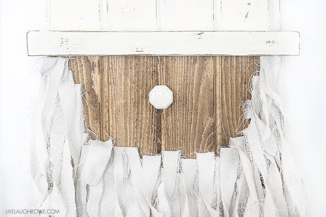 Add this Rustic Santa Door Hanger to your holiday decor -- it's simple to make and such a fun addition to your home or front door! livelaughrowe.com