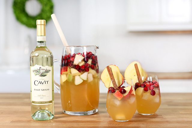 Delicious Apple Cider Sangria featuring Cavit wine! Recipe at livelaughrowe.com