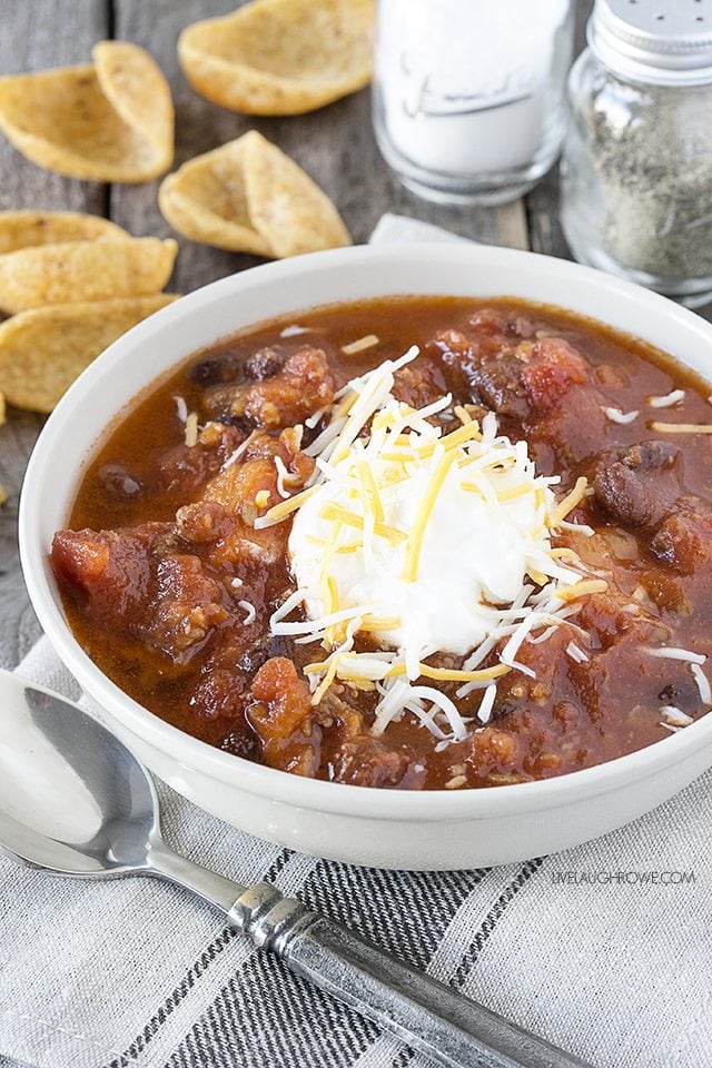 A delicious combination of flavors in this slow cooker Sausage and Sweet Potato Chili. livelaughrowe.com