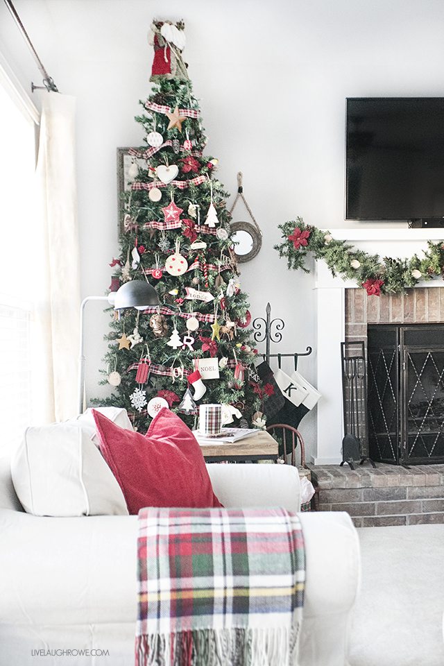 A lovely warm and cozy Christmas living room -- it's the most wonderful time of the year! Stop by for inspiration. livelaughrowe.com
