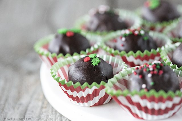 Super easy Chocolate Truffle Recipe using TWO ingredients! Perfect for the holidays and gifting. livelaughrowe.com