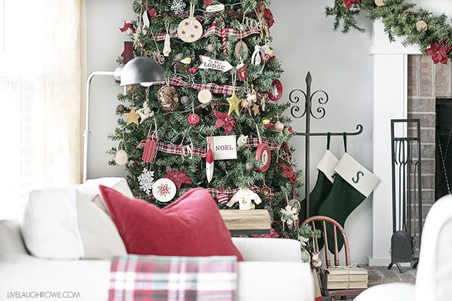 A lovely warm and cozy Christmas living room -- it's the most wonderful time of the year! Stop by for inspiration. livelaughrowe.com