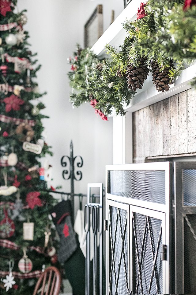 Warm and Cozy Christmas Living Room - Live Laugh Rowe