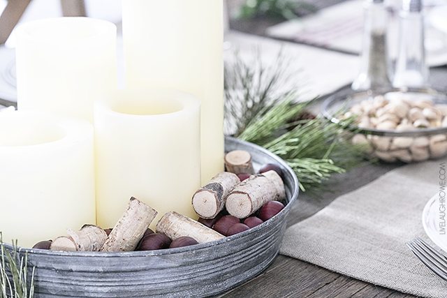 Beautiful and simple! I love this Rustic Christmas Tablescape and the printable place cards. livelaughrowe.com