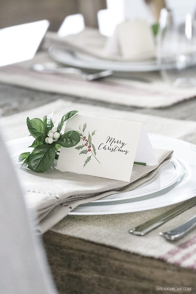 Beautiful and simple! I love this Rustic Christmas Tablescape and the printable place cards. livelaughrowe.com