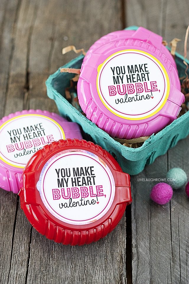 I adore these because I love me some bubble gum every once in awhile! "You Make My Heart Bubble, Valentine!" Free Printable from www.livelaughrowe.com #bubblegum #valentines