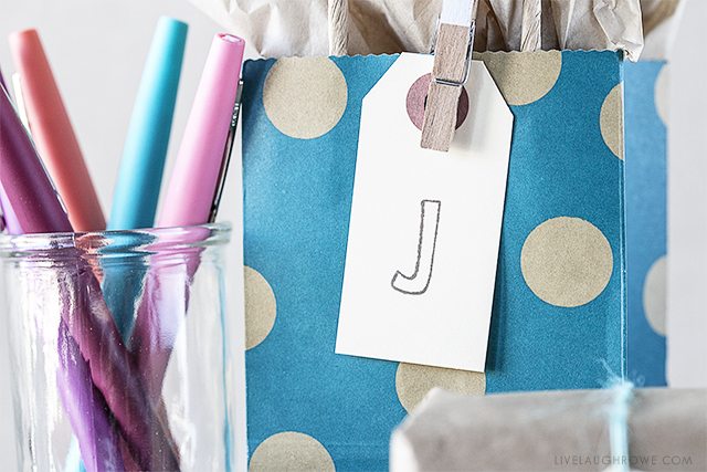 Simple Gift Tags that you can make in minutes -- add a personal touch to your gifts with handmade gift tags. livelaughrowe.com