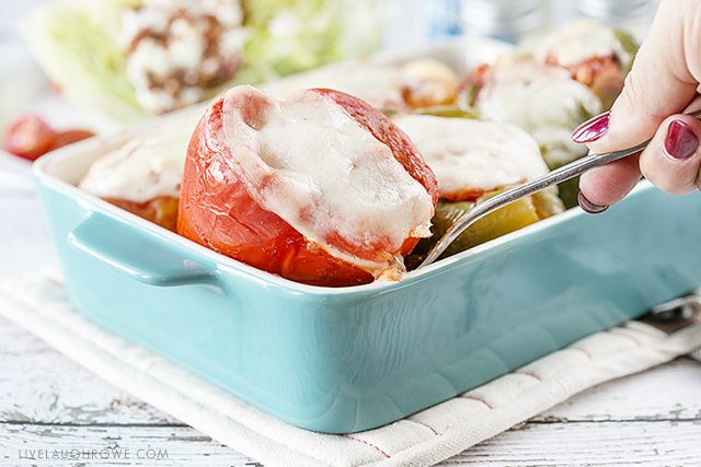 Colorful and flavorful Stuffed Peppers Recipe -- one that won't disappoint. livelaughrowe.com