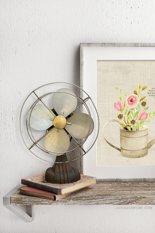 Spring Flowers Printable Wall Art with a worn, rustic feel. livelaughrowe.com
