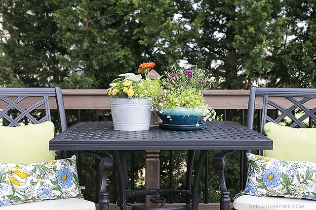 Simple Ways to Add Color to Your Back Porch. livelaughrowe.com