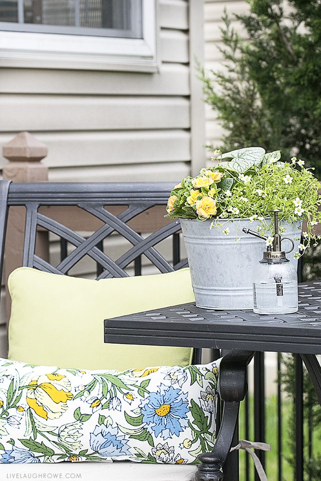 Simple ways to spruce up your patio with COLOR! livelaughrowe.com