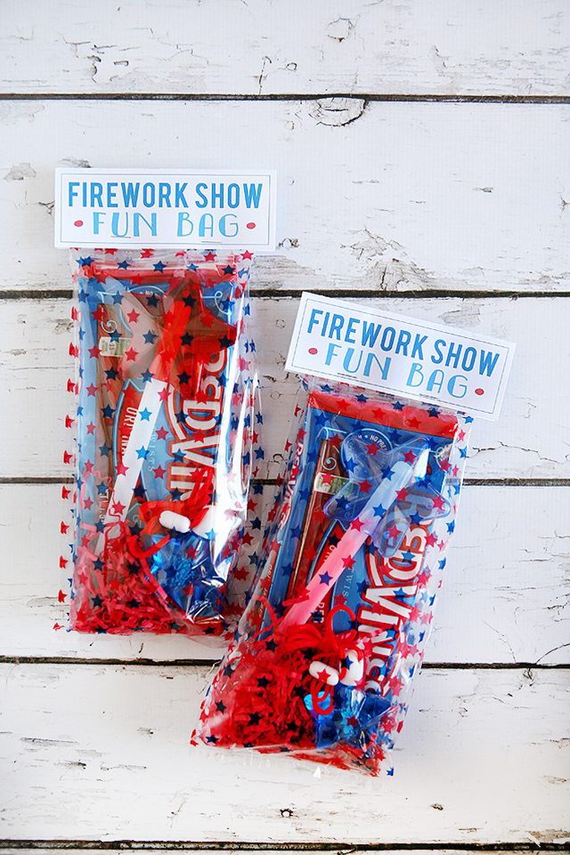 Delicious 4th of July Menu Ideas along with printables and table decor inspiration! livelaughrowe.com