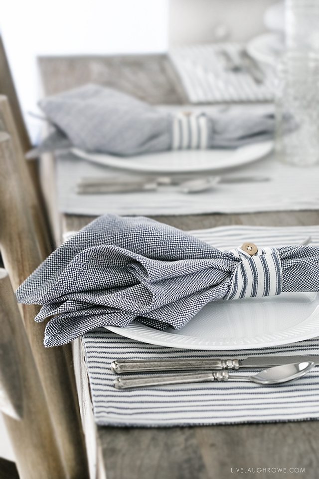 Loving these table linens -- blue ticking stripes? Swoon. livelaughrowe.com