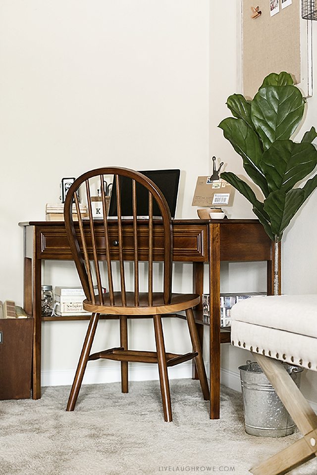 How to Make the Most of a Small Space. Great tips and ideas! Love this corner desk and how it adds more functionality to the dining room. livelaughrowe.com