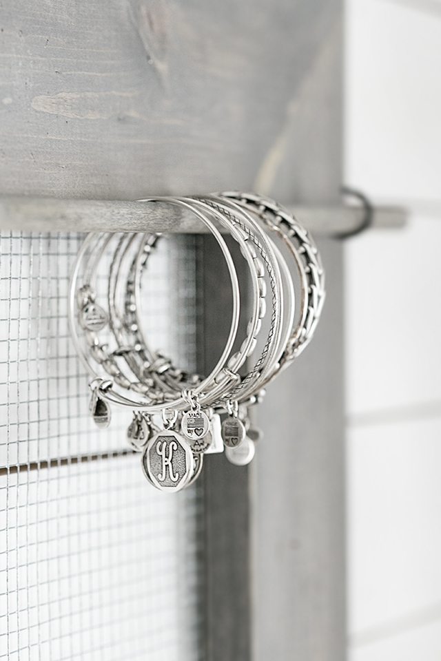 Love the use of a dowel for bracelets on this jewelry organizer. livelaughrowe.com