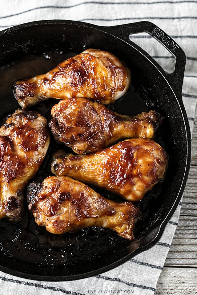 https://livelaughrowe.com/wp-content/uploads/2017/06/BBQ-Drumsticks-or-Thighs-in-Cast-Iron-Skillet.-Live-Laugh-Rowe.jpg