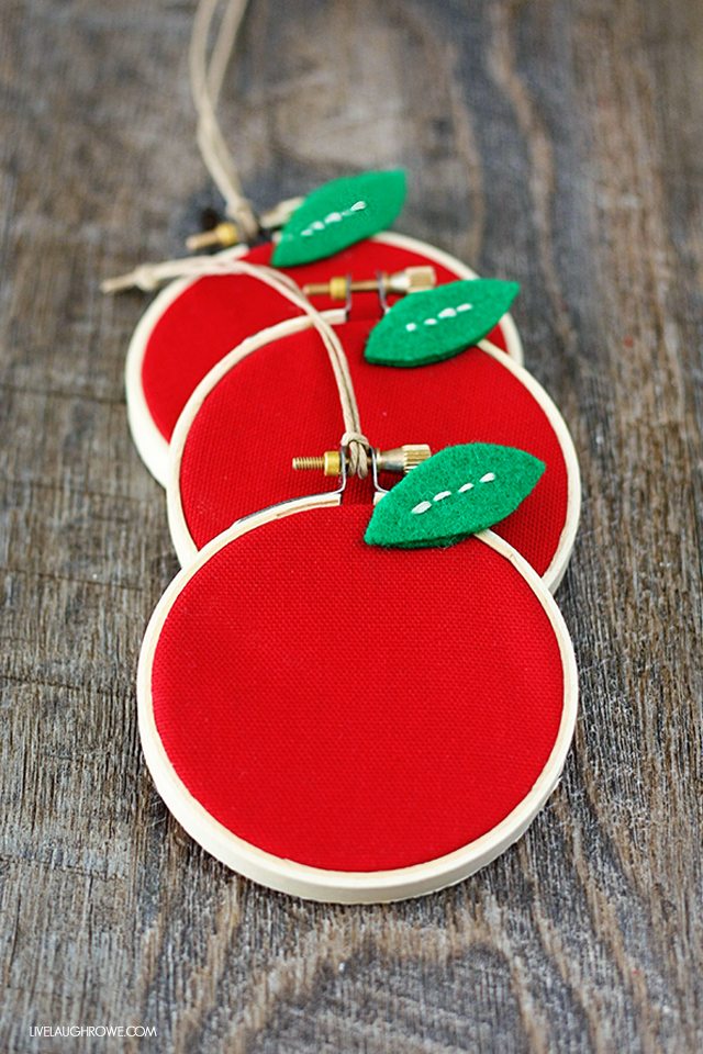 Super fun Back to School Craft! Perfect for teacher gifts too. DIY Apple Hoop Art. Tutorial with livelaughrowe.com