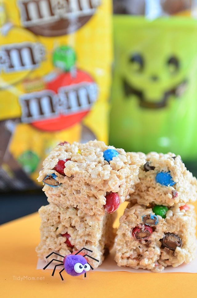 How to make the best sweet sticky perfect rice krispie treats at home!! Add Peanut Butter M+M's for an easy Back to School recipe!
