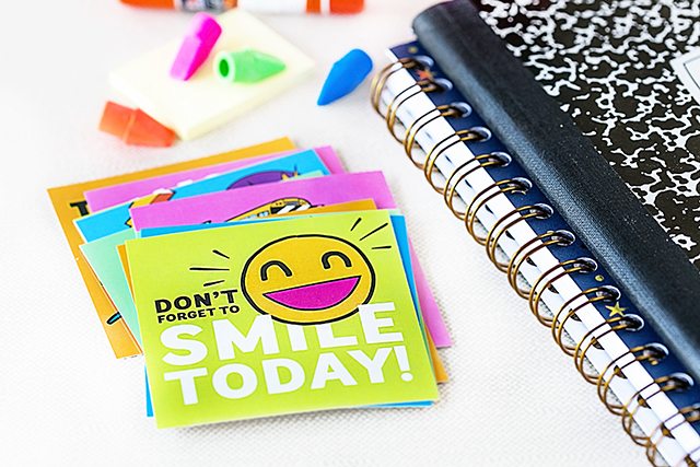 Start the school year off right with a smooth cup of coffee and fun printable lunch box notes for the kids. livelaughrowe.com