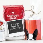 Love this teacher gift idea from livelaughrowe.com! Give the gift of coffee (bag or k-cups) with this darling printable -- "A great year is brewing!"
