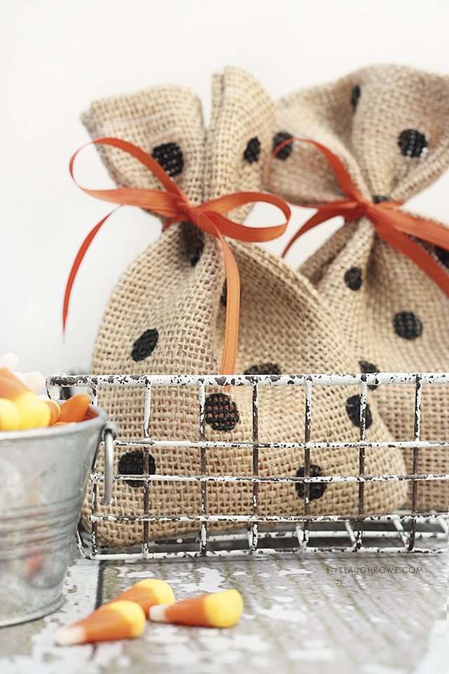 Adorable and easy DIY Halloween Treat Bags by livelaughrowe.com