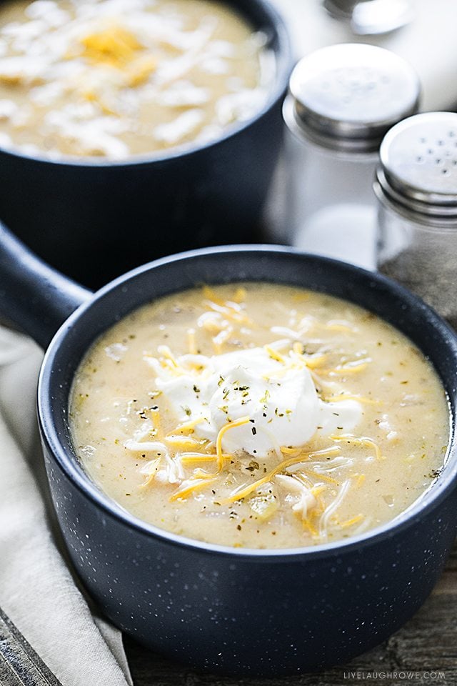 This White Chicken Chili Recipe is sure to warm you up this winter -- a hearty dish that is packed with flavor! Recipe at livelaughrowe.com