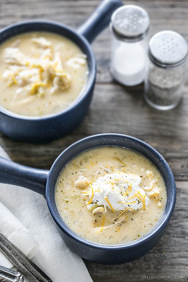 This White Chicken Chili Recipe is sure to warm you up this winter -- a hearty dish that is packed with flavor! Recipe at livelaughrowe.com