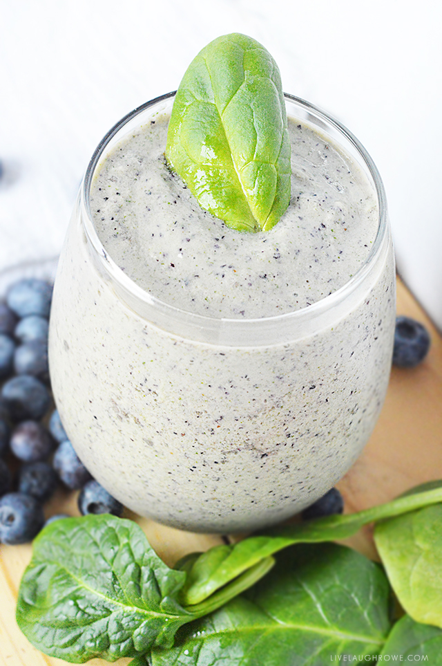 Delicious and dairy free Blueberry Spinach Smoothie! A great serving of fruit and vegetables, so be sure to add this to your breakfast rotation. Recipe at livelaughrowe.com