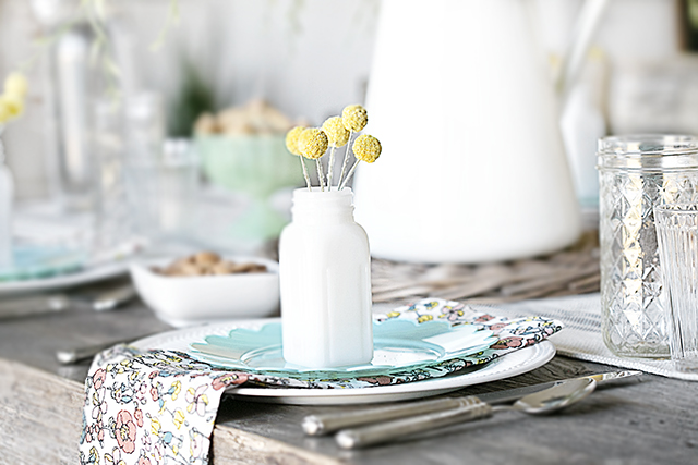 Setting the Perfect Spring Brunch Table - The Sweetest Occasion