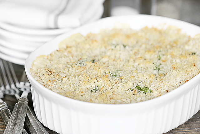 Looking for a delicious cauliflower recipe? This is one that the whole family will love -- Cauliflower Chicken Alfredo Casserole. It's AMAZING! Recipe at livelaughrowe.com