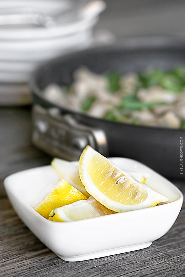 Amazing Weight Watchers Recipe! This Chicken Piccata Stir-Fry is delicious, allowing the lemon to brighten the flavor of this dish. Recipe at livelaughrowe.com