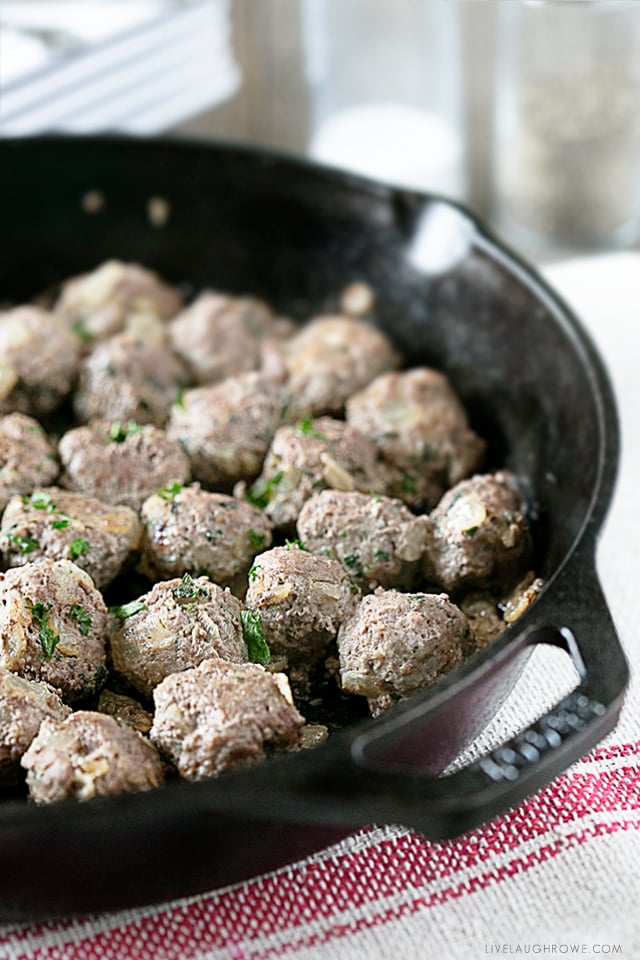 Weight Watchers friendly Italian Meatballs. Great for an appetizer, served with pasta or rice -- or even stirred into soup! Recipe at livelaughrowe.com