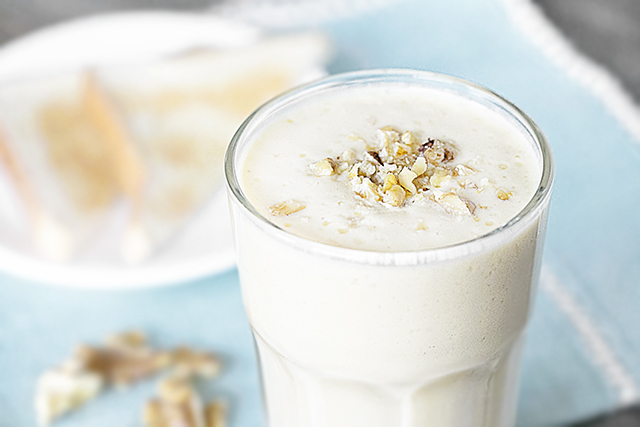 This delicious Sunrise Smoothie is high in vitamin C and calcium -- all packed into a low-calorie breakfast smoothie! Recipe at livelaughrowe.com