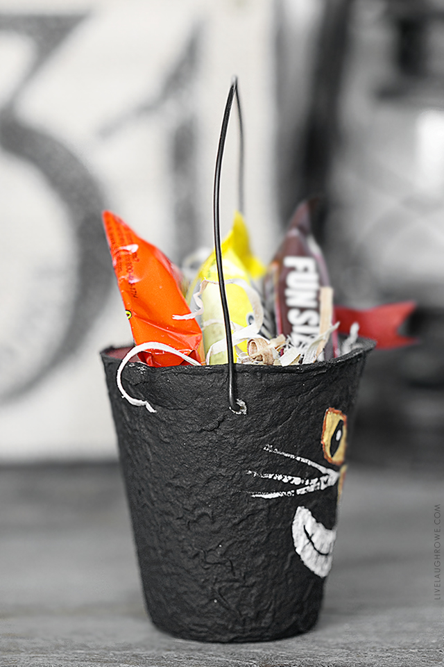 Vintage Inspired Halloween Party Favors using Peat Pots! Aren't they adorable? I love these and they would make great little gifts too. Tutorial at livelaughrowe.com