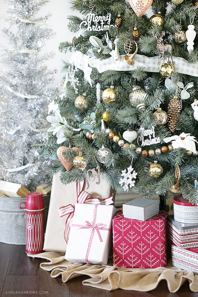 Beautiful Silver and Gold Christmas Tree. Love the incorporated red accents added in the wrapping paper! livelaughrowe.com