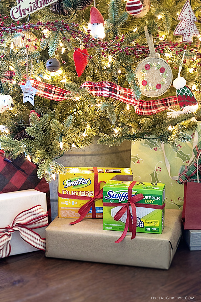 #DontSweatYourPet this holiday season! Pet friendly holidays and less stress are key with Swiffer Green. Learn why at livelaughrowe.com #SwifferFanatic #ad