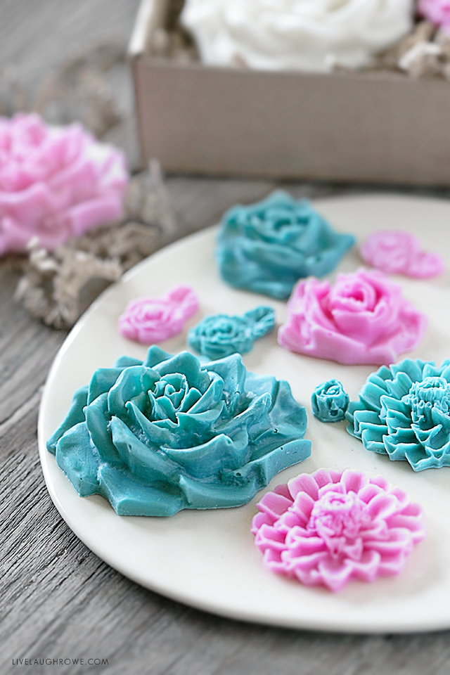 Learn how to make chocolate flowers using melt and pour chocolate! A simple and easy gift idea for any and all occasions. Tutorial at livelaughrowe.com