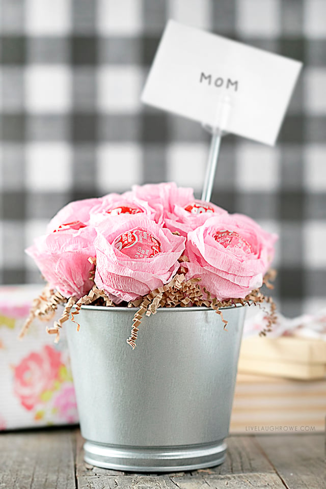 Lollipop Flower Bouquet using Tootsie Pops - Live Laugh Rowe