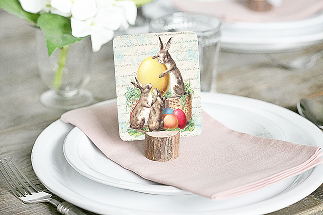 Sweet vintage inspired (and FREE) printable Easter place cards. These are perfectly festive and are great for journaling cards too. Print yours at livelaughrowe.com