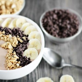 Delicious Smoothie Bowl with Peanut Butter and Chocolate... add bananas, chocolate chips and granola (or toppings of choice). Recipe at livelaughrowe.com