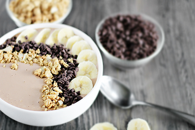 Delicious Smoothie Bowl with Peanut Butter and Chocolate... add bananas, chocolate chips and granola (or toppings of choice). Recipe at livelaughrowe.com